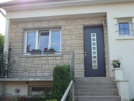 Porte aluminium modèle TOTEM de marque KLINE